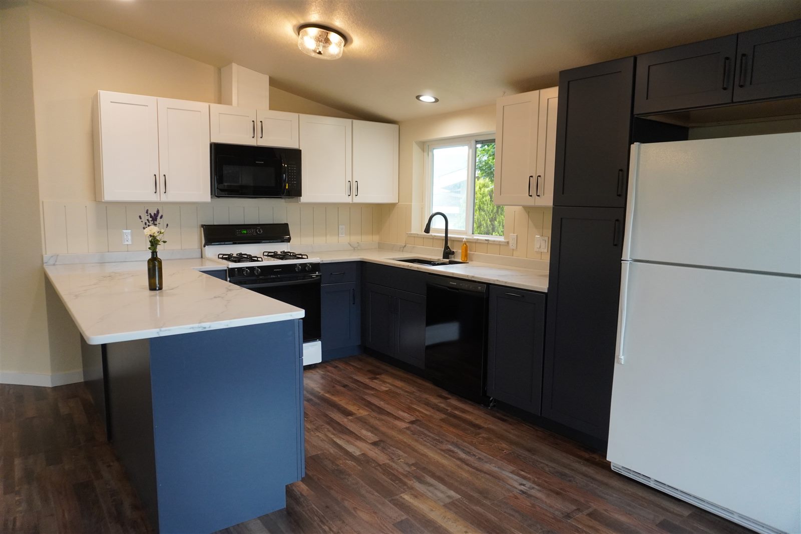 Navy & White Kitchen Remodel